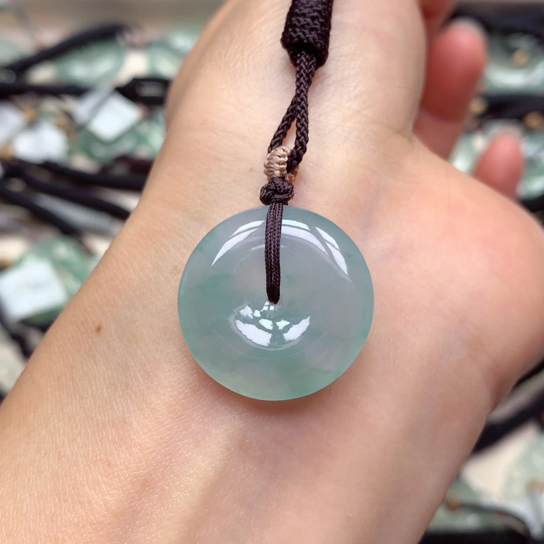 翡翠未镶嵌颈饰平安扣