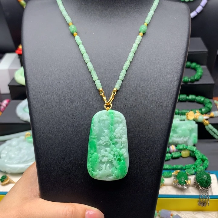 翡翠未镶嵌颈饰翡翠山水牌
