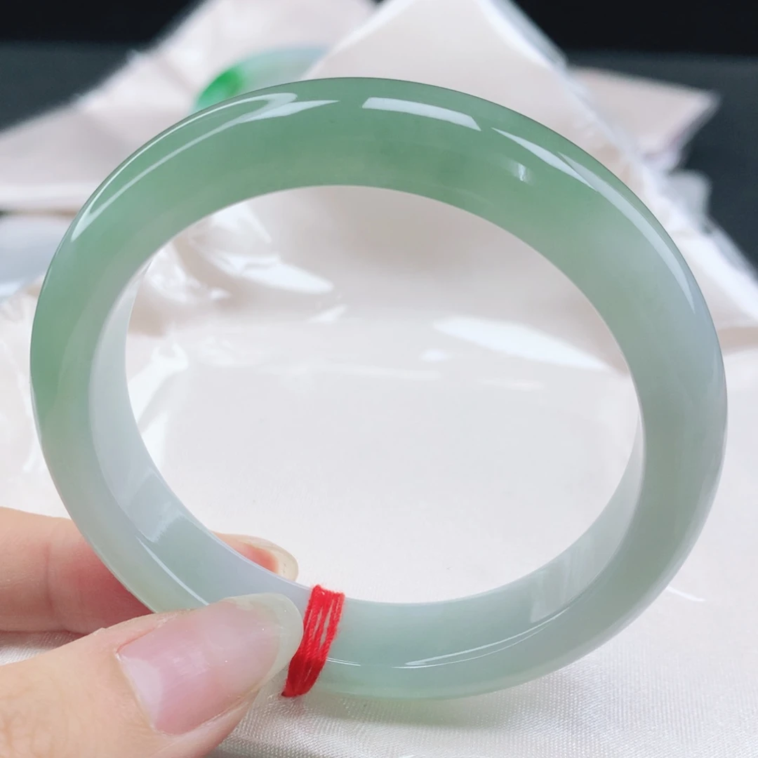 翡翠未镶嵌手镯缅甸57.4胶润玉化飘绿正圈