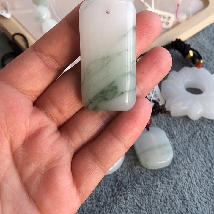 石英岩玉未镶嵌吊坠(不含链)天山翠平安无事牌47*24