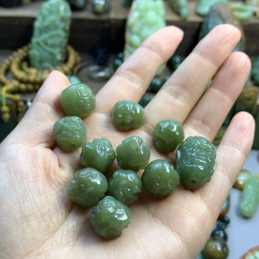 老***董岫岩老玉（透闪石质玉）未镶嵌珠宝奇石