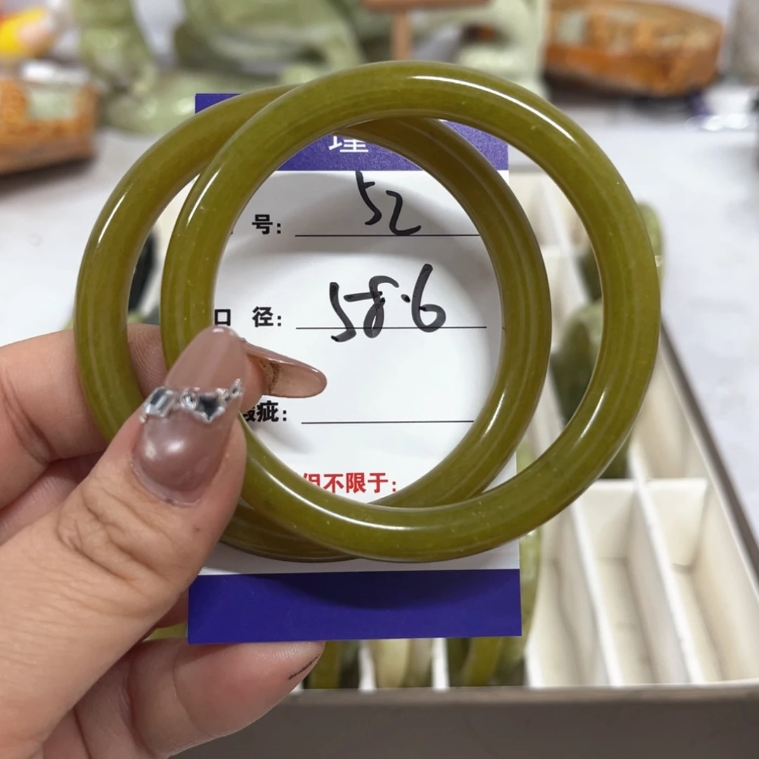 蛇纹石玉手镯未镶嵌