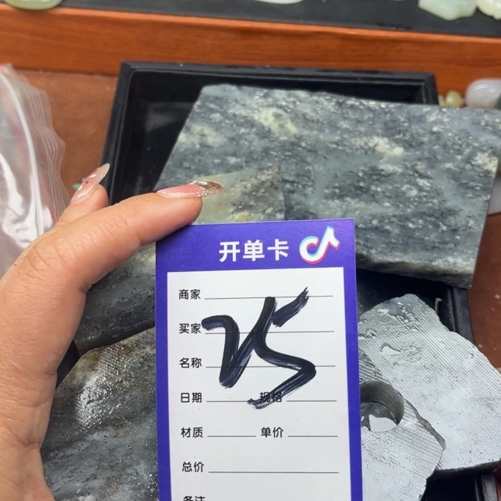 泉***城和田玉未镶嵌珠宝奇石