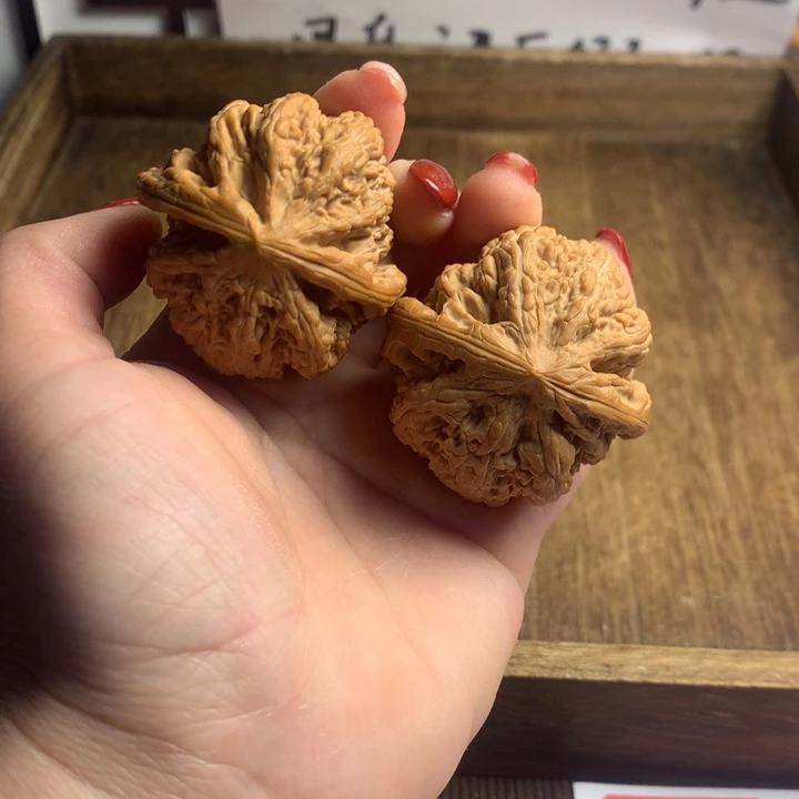 文玩核桃吊坠人**态粗筋