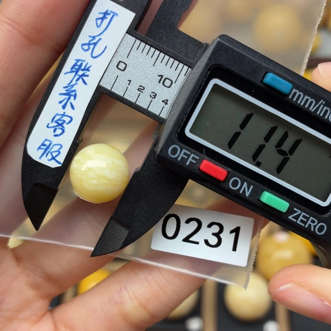 白***家蜜蜡未镶嵌裸石蜜蜡