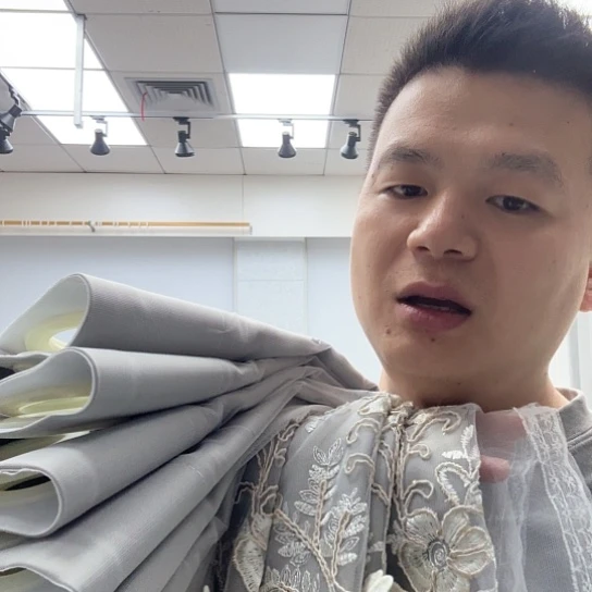 灰色浮雕绣花打孔对开