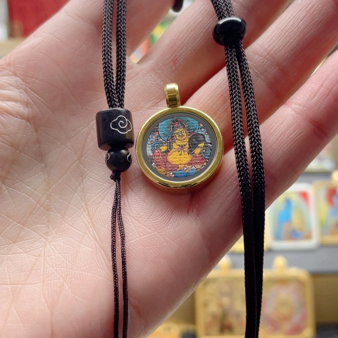 吊坠不****粥唐卡等多种形式的艺术形式