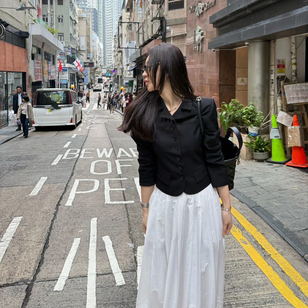 王嬛嬛MsLime25年春季 “布雷泽”进口棉羊毛气质修身西装 HD2A0567