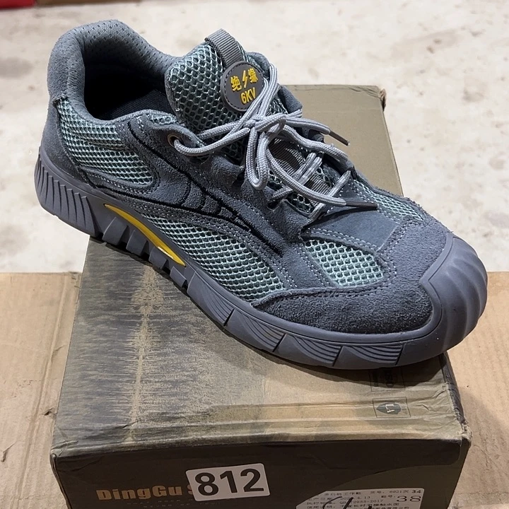 812号。41码防砸防刺。鞋底磨损介意勿拍