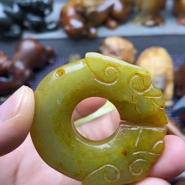 未镶嵌蛇纹石玉颈饰