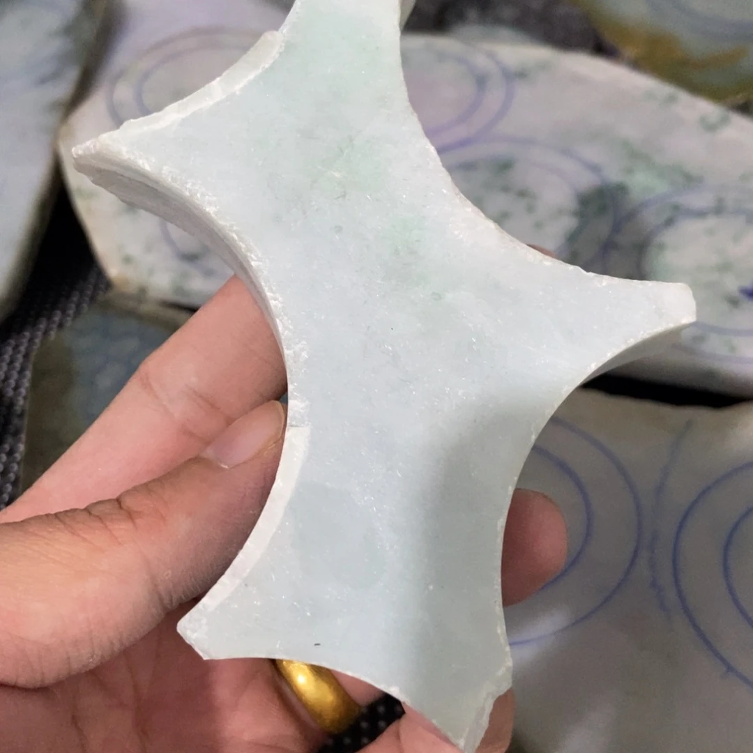 翡翠颈饰未镶嵌料子