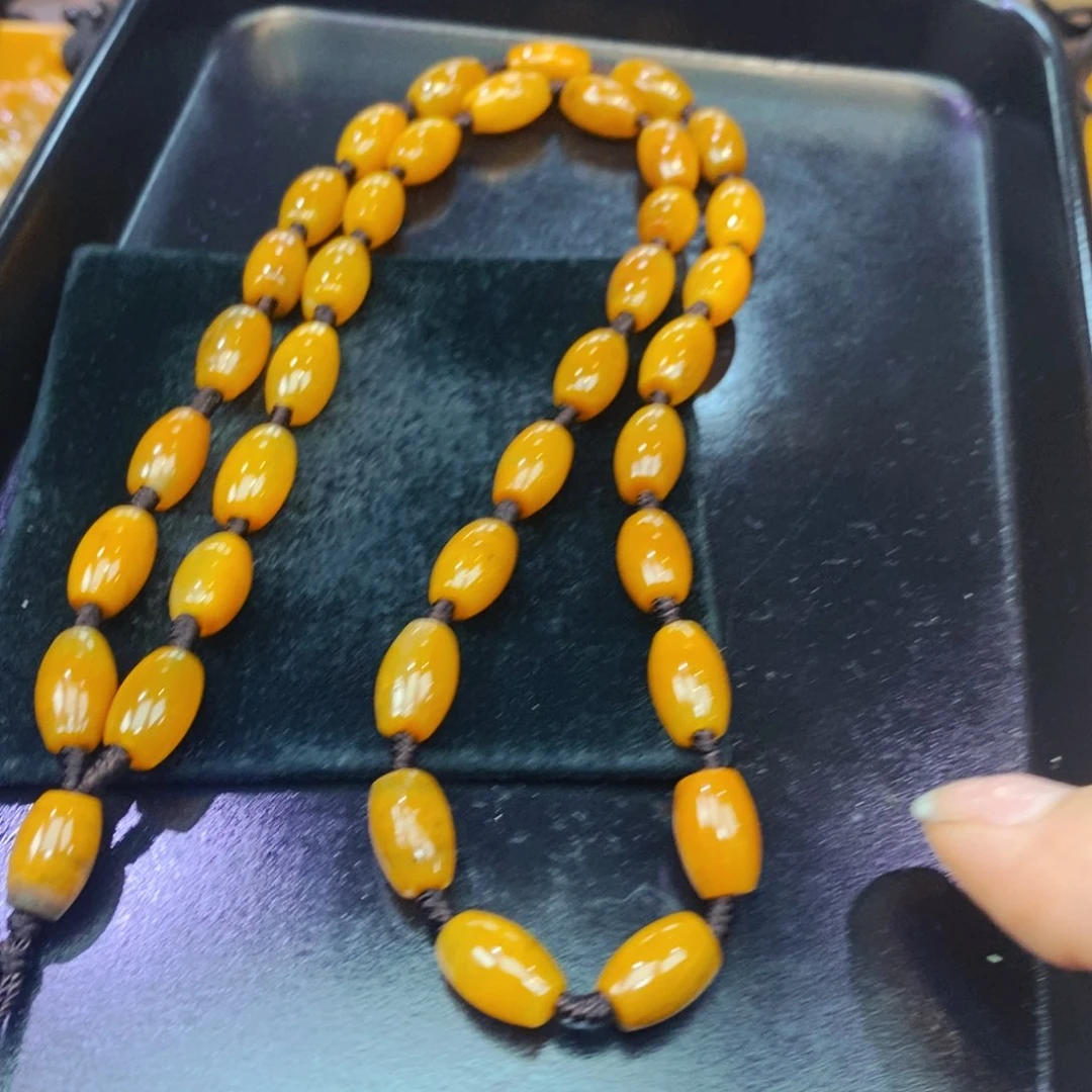 未镶嵌石英质玉（黄龙玉）颈饰