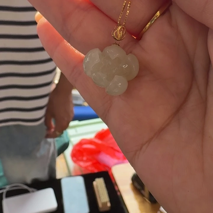 颈饰18K金镶嵌和田玉22