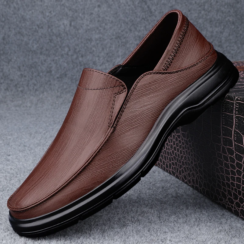 男士皮鞋软皮软底轻质男鞋通勤透气2025新款休闲鞋时尚豆豆鞋男款