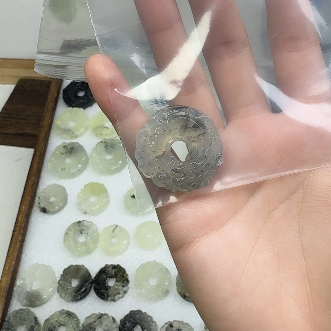 蛇纹石玉未镶嵌吊坠