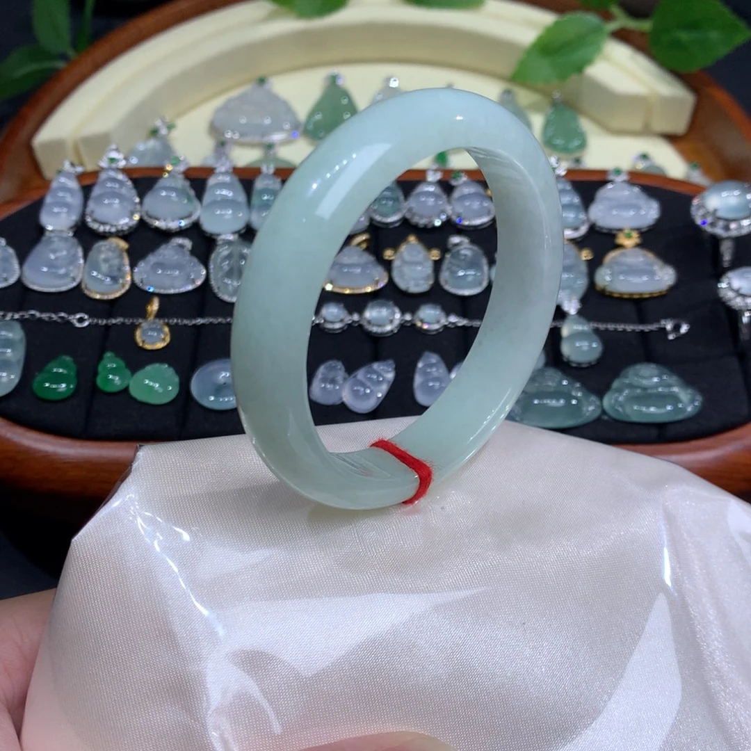 叽***叽颈饰未镶嵌翡翠手镯