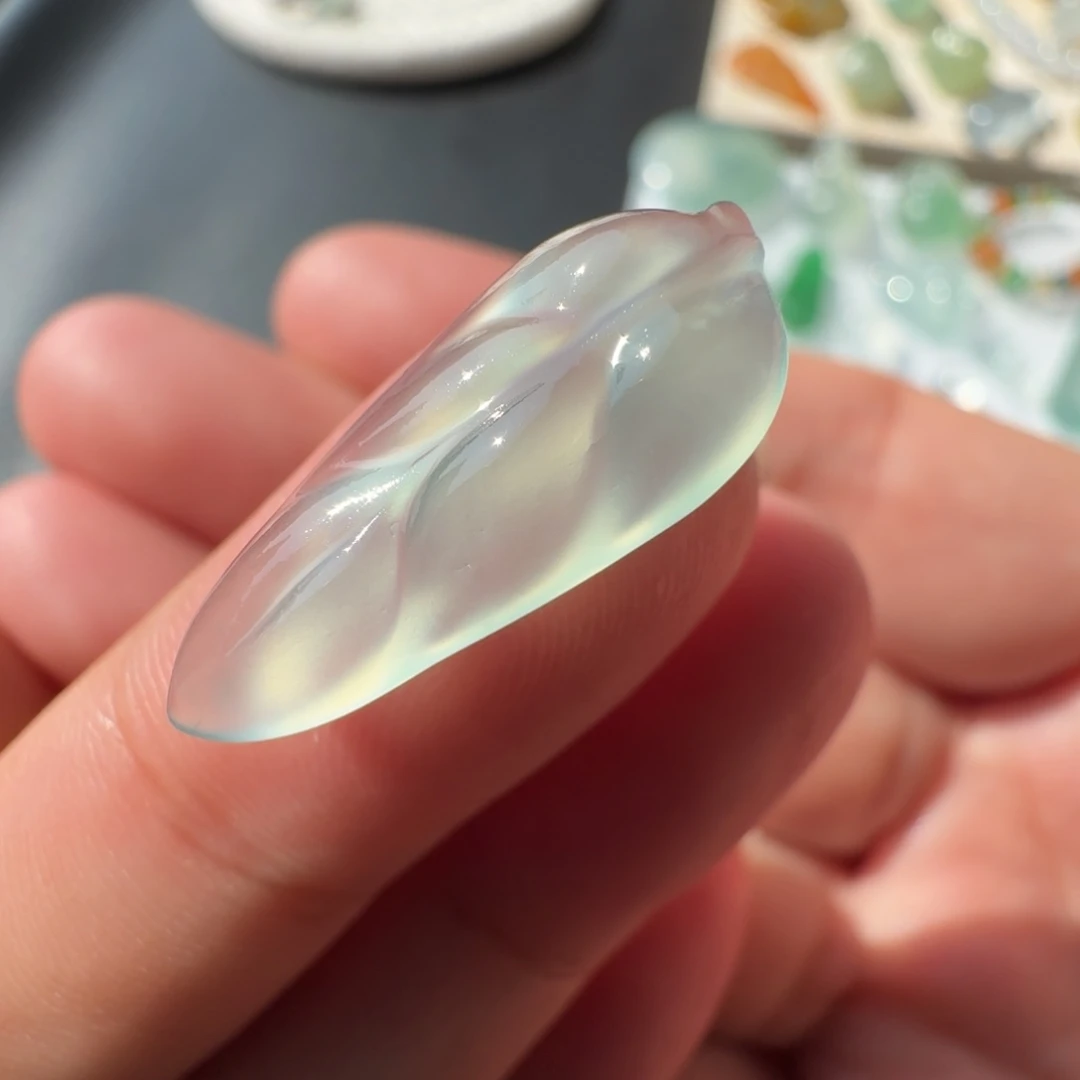 定制翡翠未镶嵌高冰淡蓝色树叶