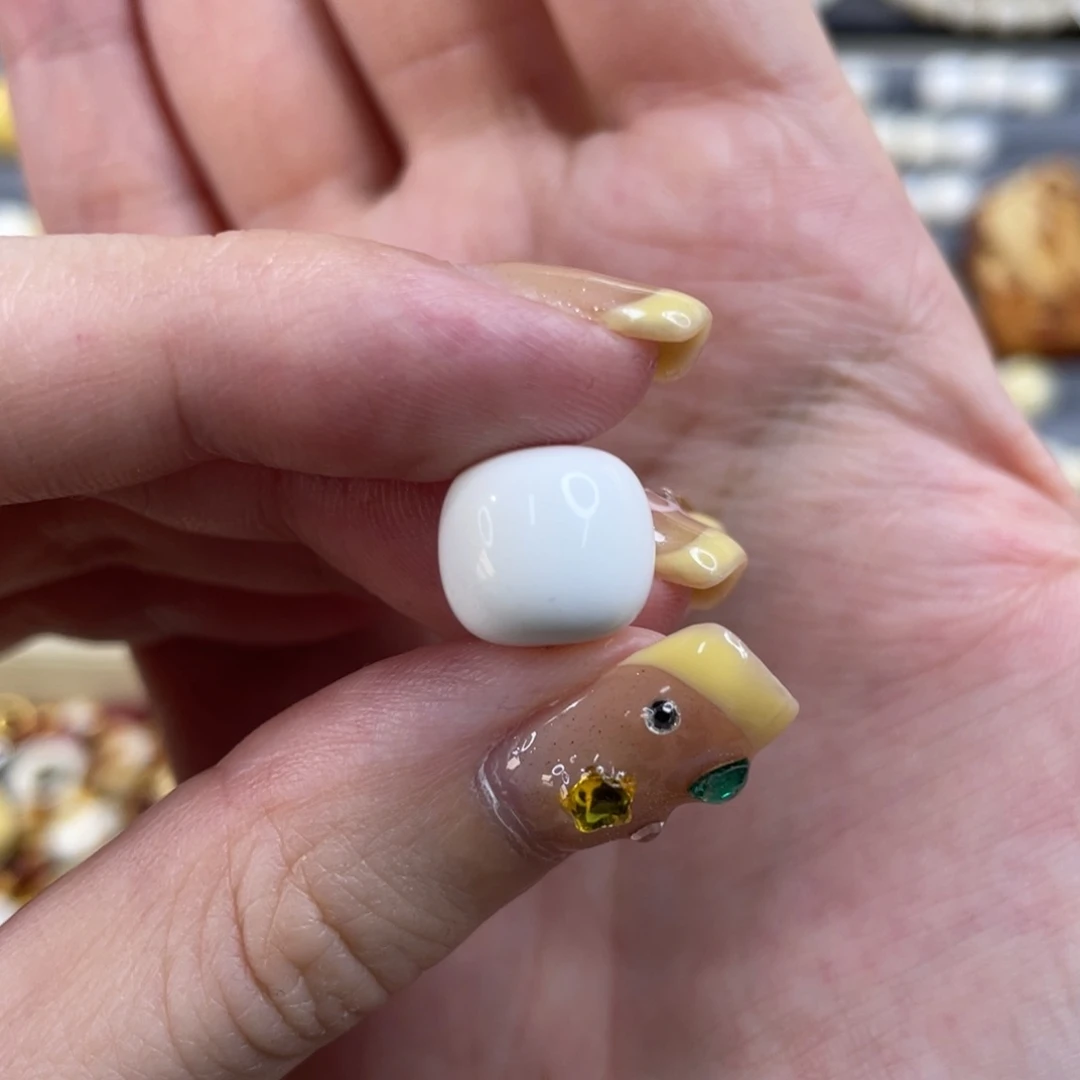 未镶嵌琥珀裸石编号H37