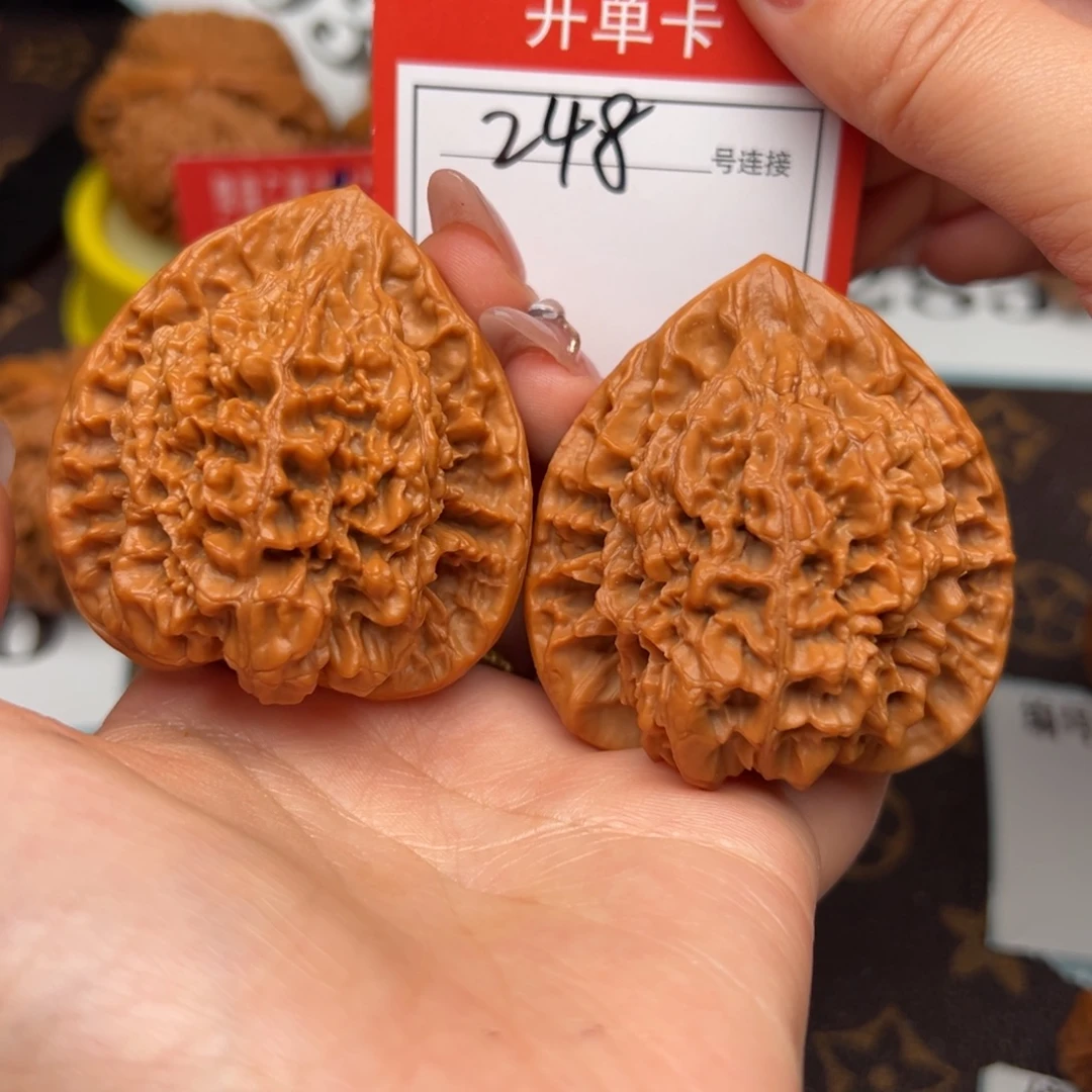 文玩核桃把件4.8麒麟纹248