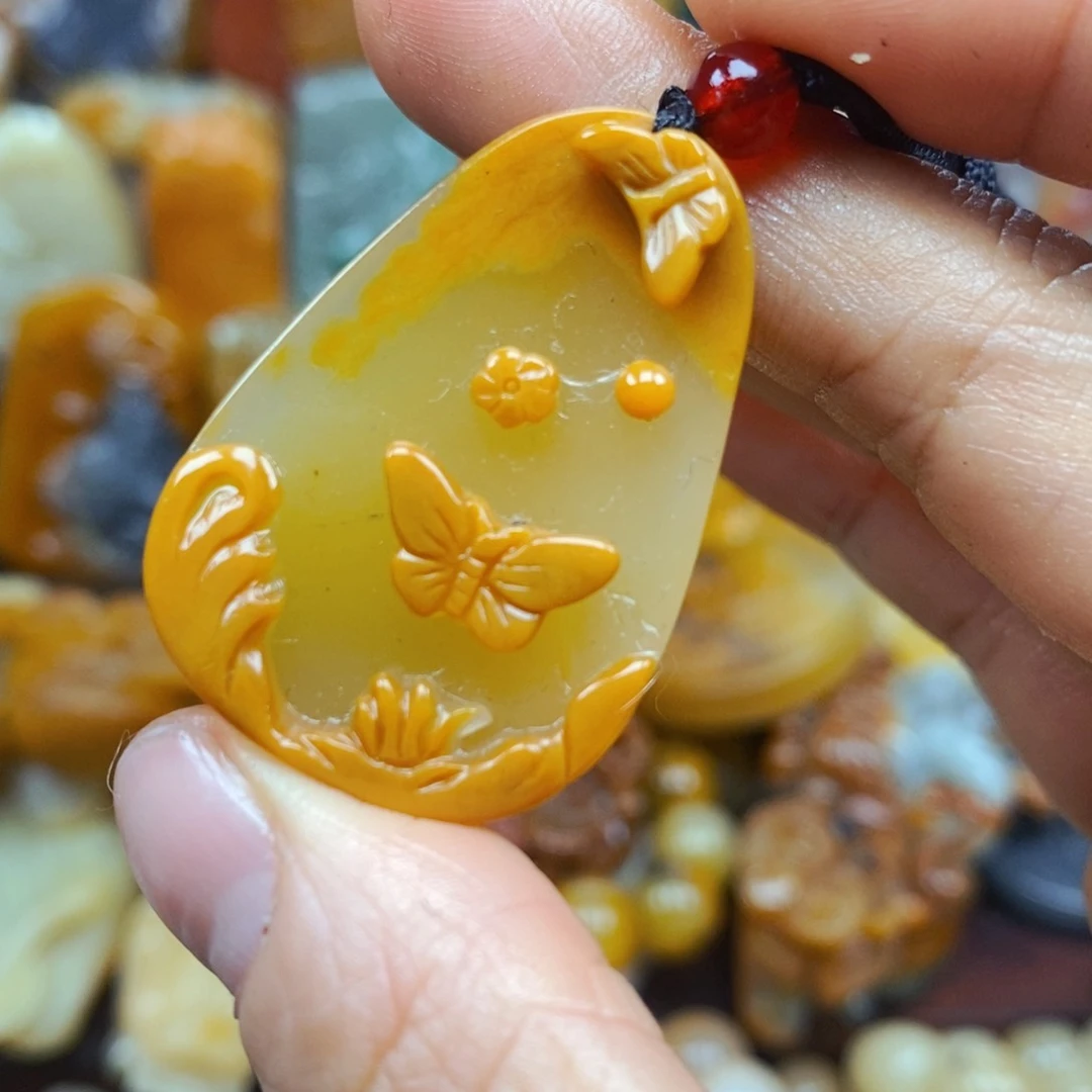 石英质玉（黄龙玉）未镶嵌颈饰