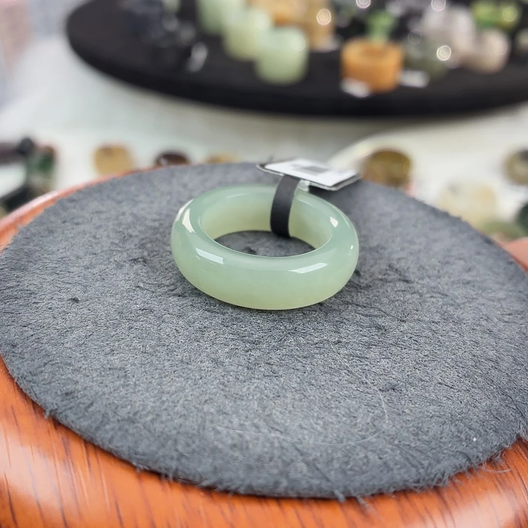 和田玉未镶嵌戒指b57奶蓝 窄轮胎18.1不退换