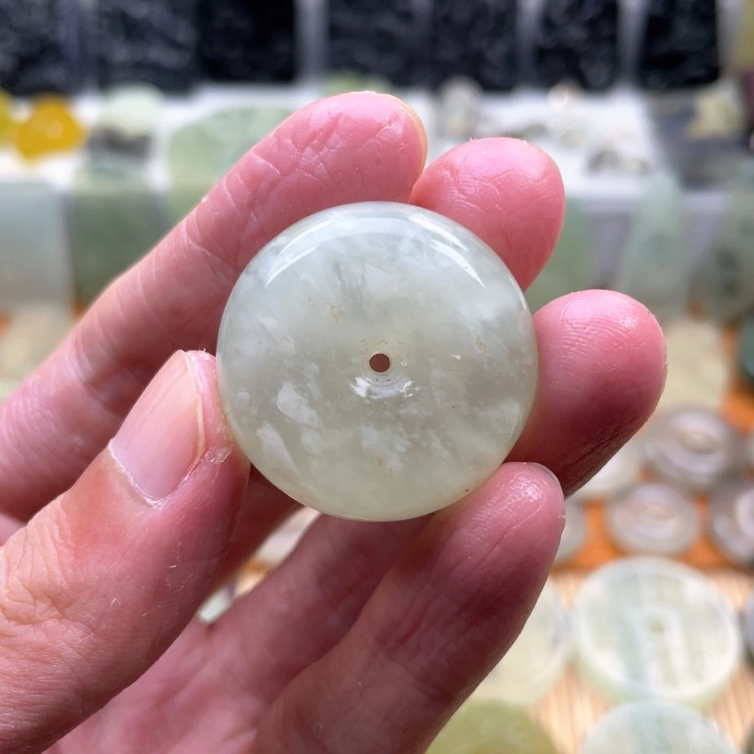 蛇纹石玉颈饰未镶嵌