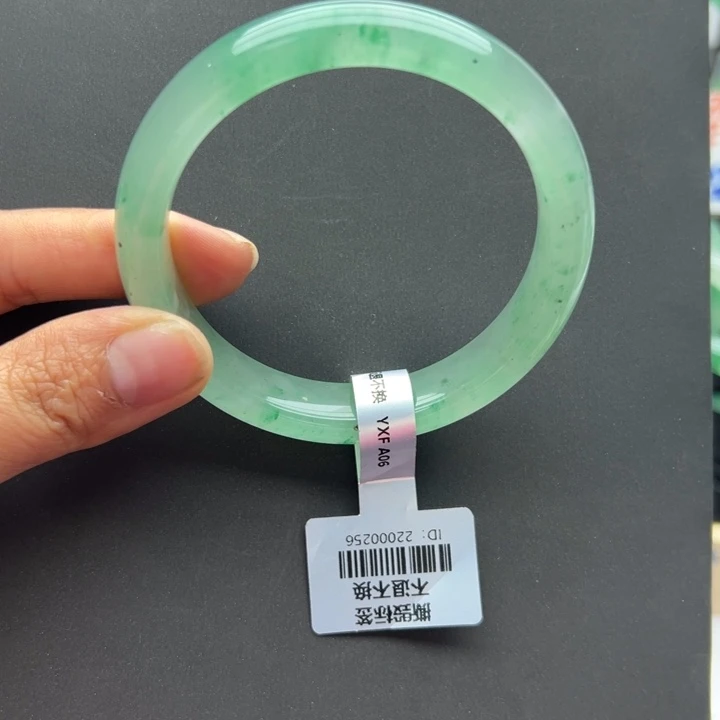 石英质玉（非洲翠）未镶嵌手镯+60.2