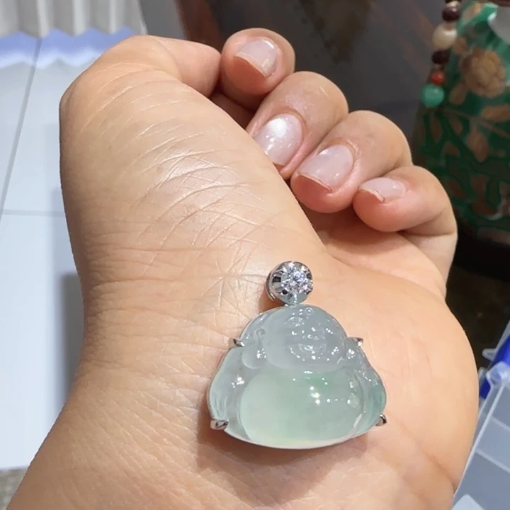 翡翠18K金镶嵌颈饰佛公