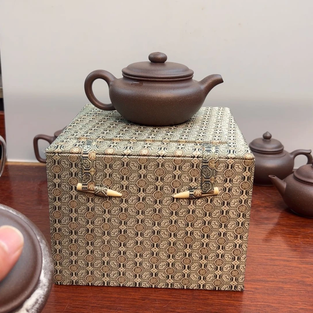 刘***佳紫砂茶壶扁腹：170cc 高砂紫泥