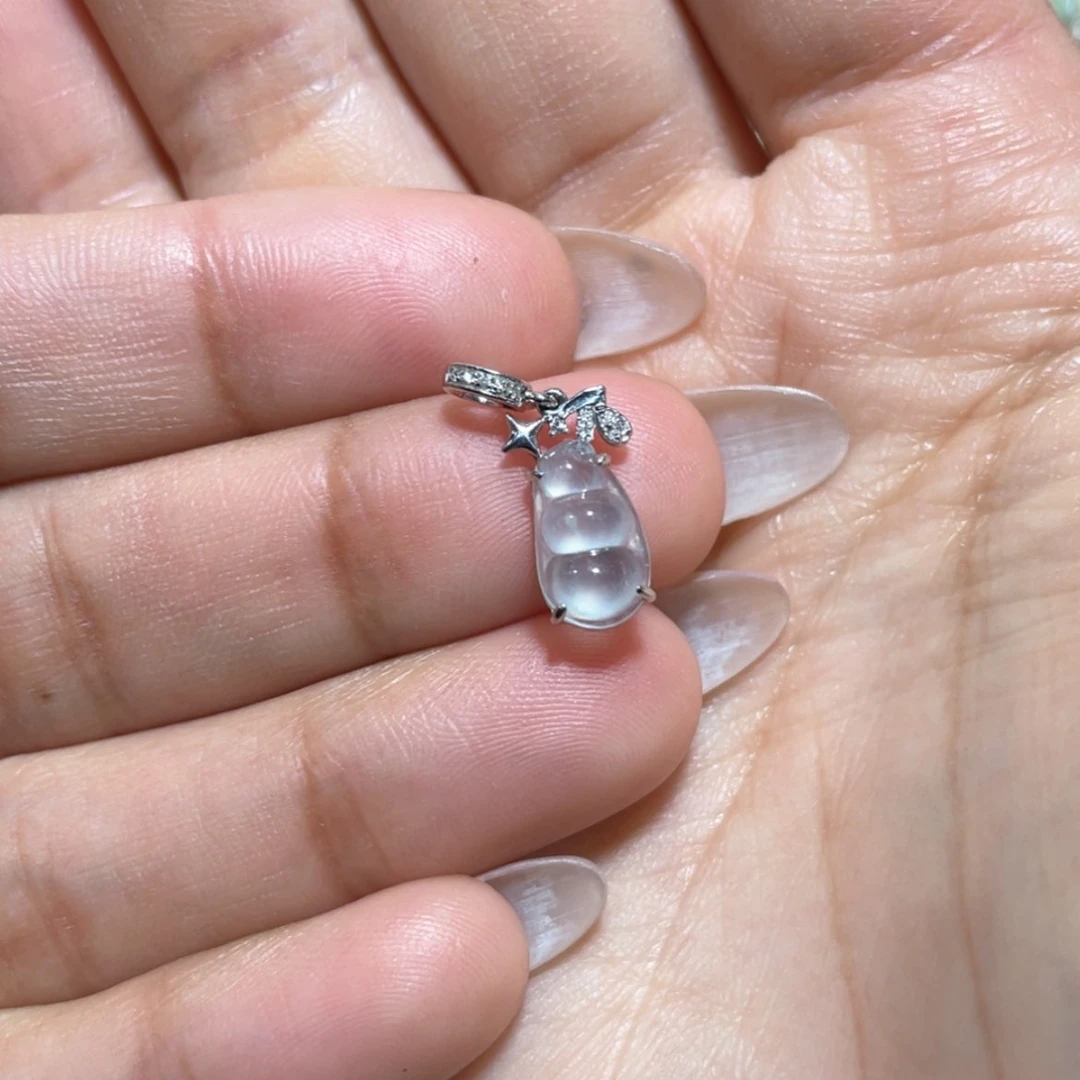 【闪购商品】翡翠吊坠(不含链)18K金镶嵌大*?