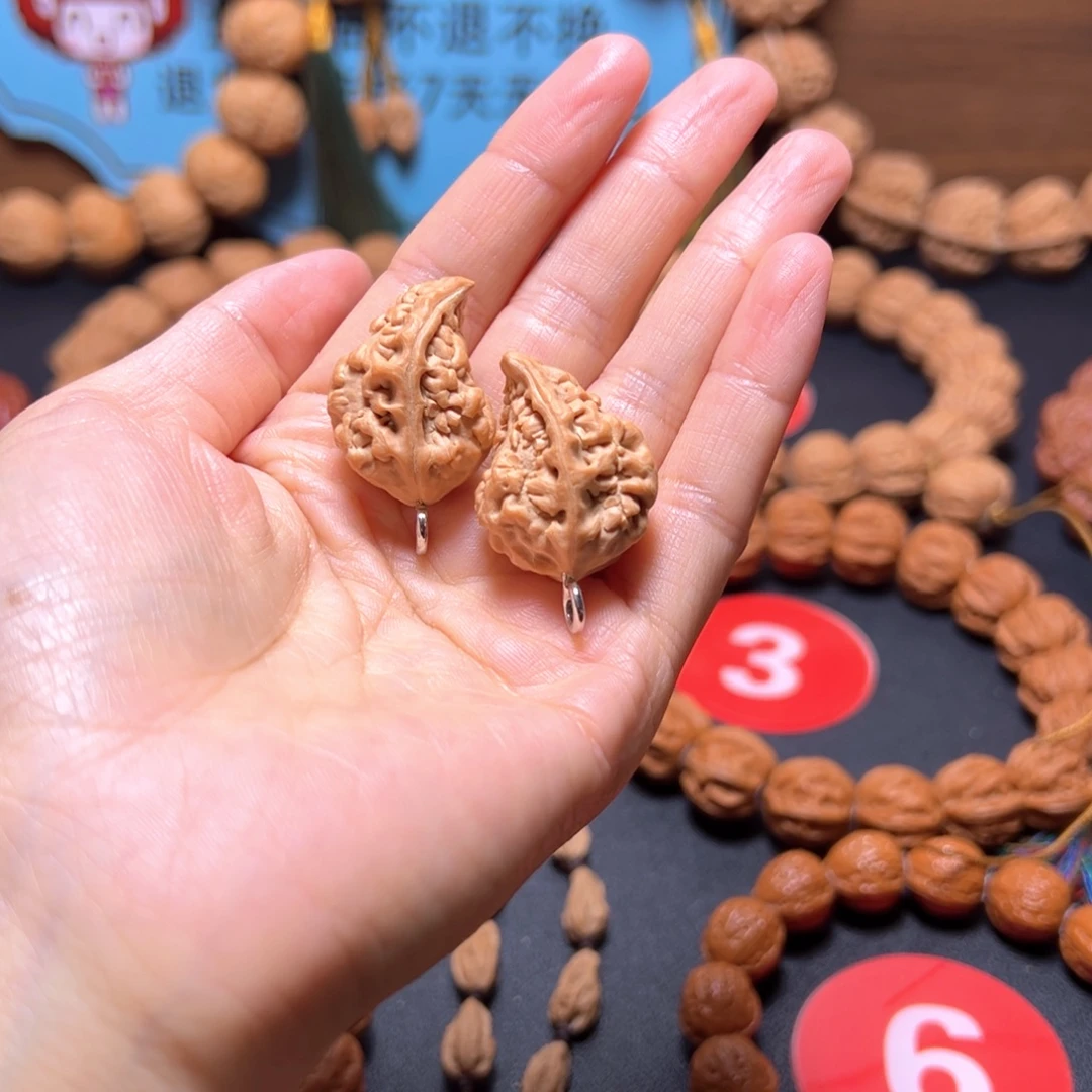 渔***伟桃核吊坠手捻异形