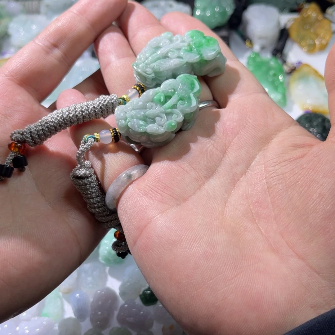 翡翠颈饰未镶嵌天然