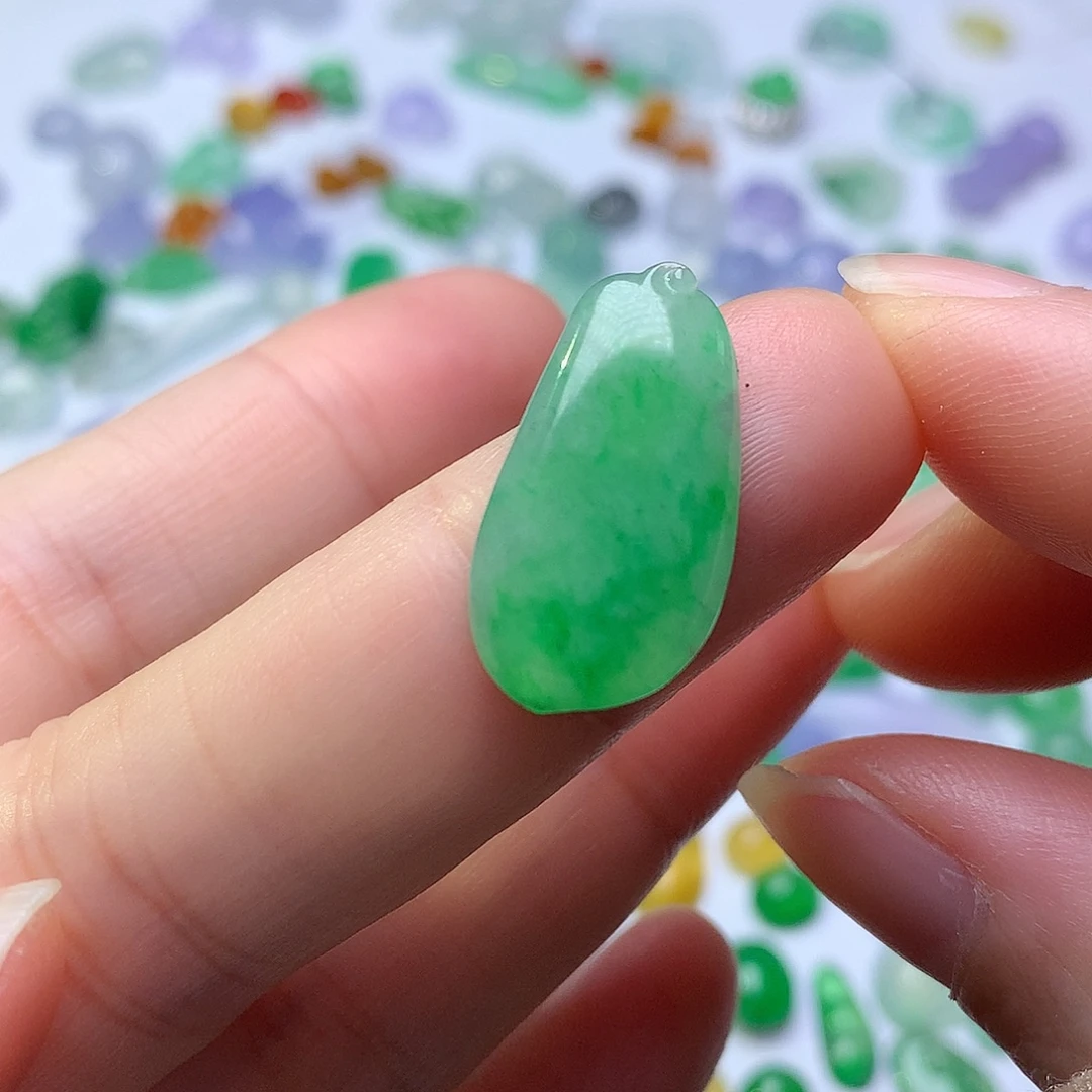 翡翠未镶嵌颈饰瓜