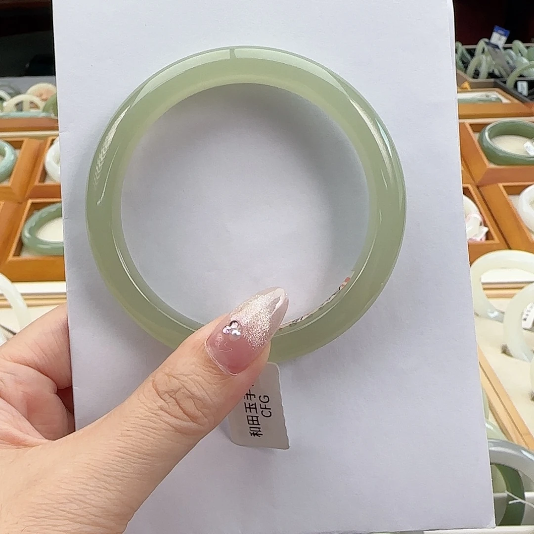 未镶嵌手镯和田玉63晴绿超大圈