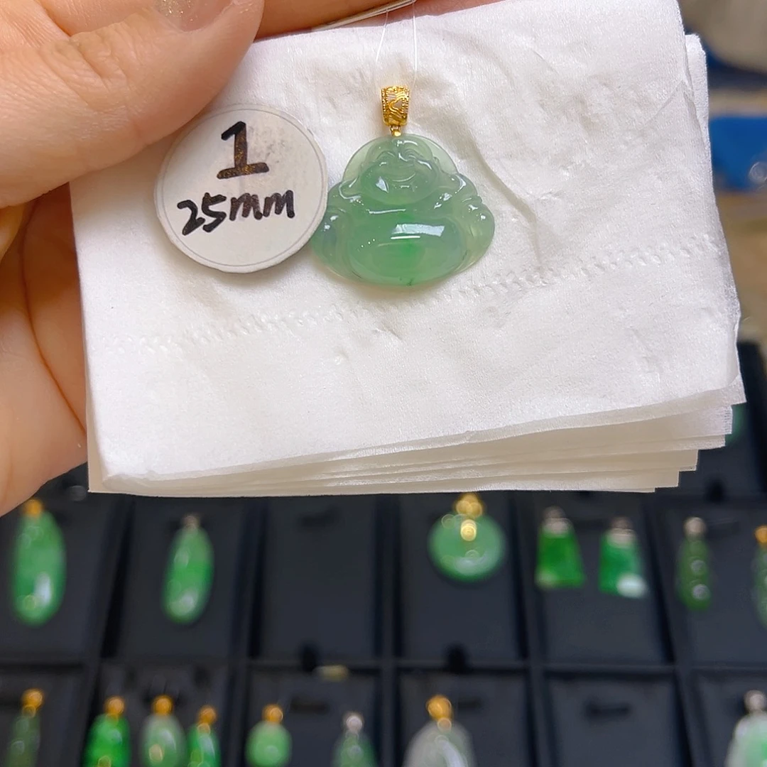 翡翠颈饰18K金镶嵌翡翠