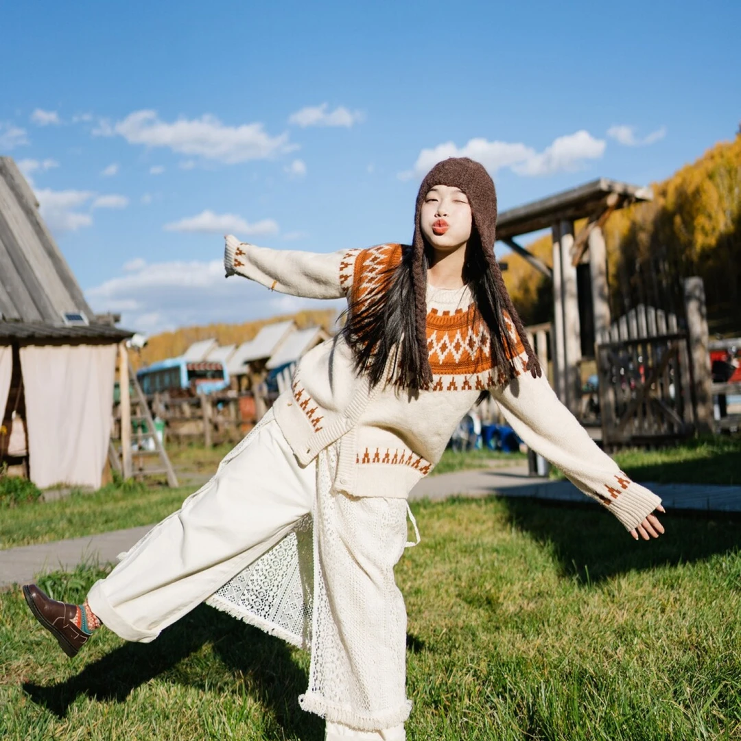 米白色费尔岛毛衣女秋季新款 复古学院风温暖明亮针织开衫外套