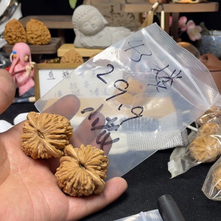 文玩核桃把件周*花四座楼