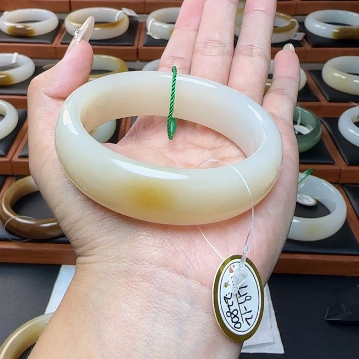 未镶嵌手镯和田玉糖粉白58.1上新