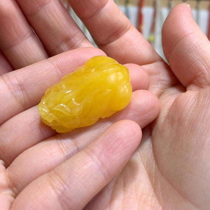 蜜蜡未镶嵌裸石貔貅