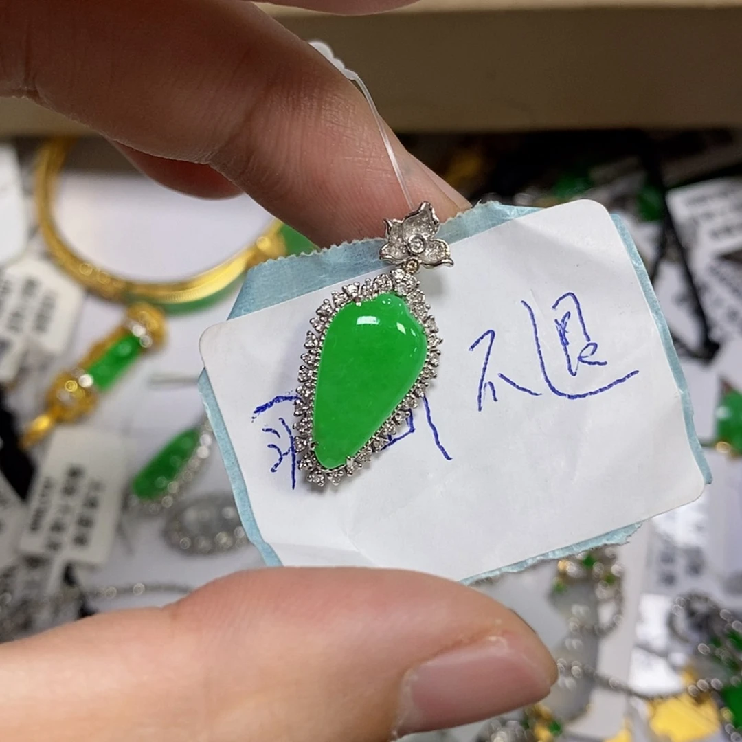 【闪购商品】18K金镶嵌戒指翡翠吹****刀吊坠