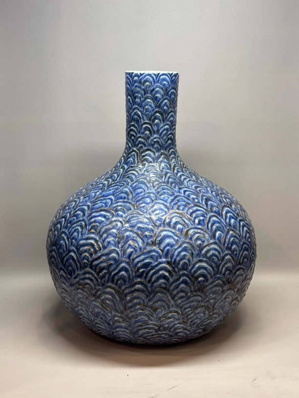 青花 刻花天球瓶