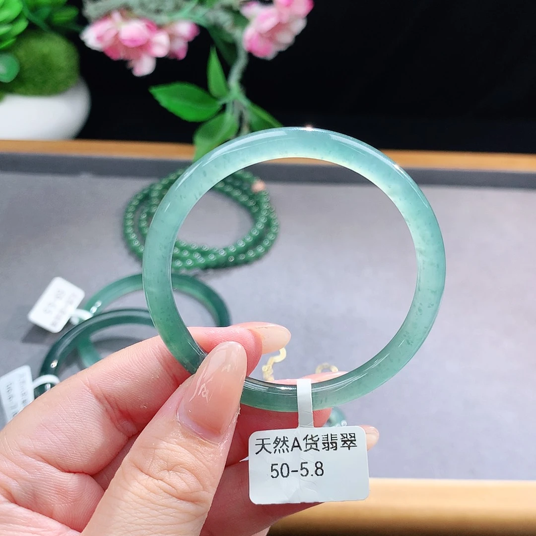 未镶嵌手镯（圆镯）翡翠