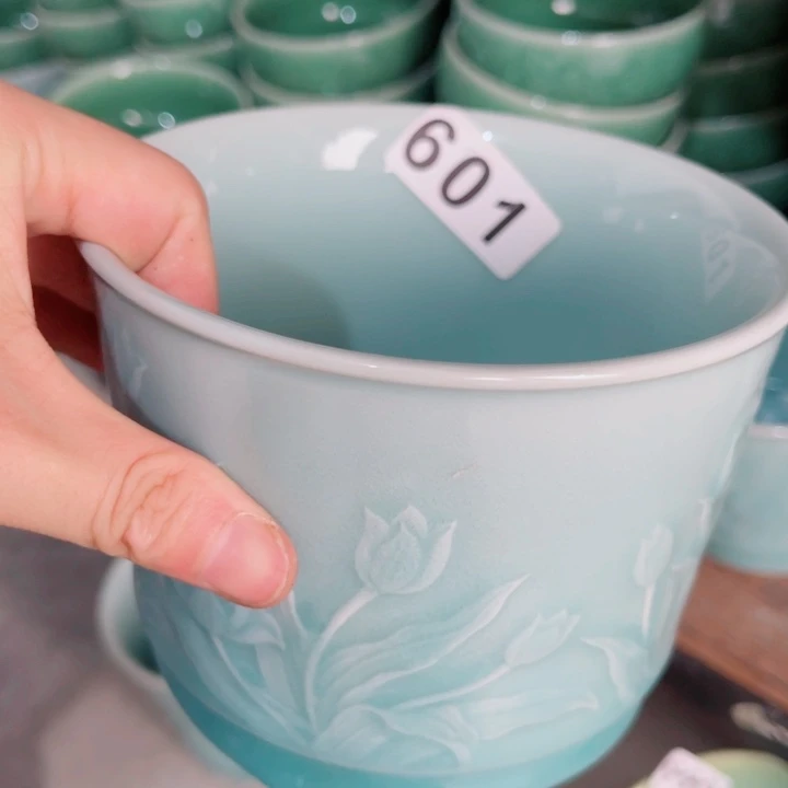 青瓷给哈哈哈就好哈哈哈哈姐姐