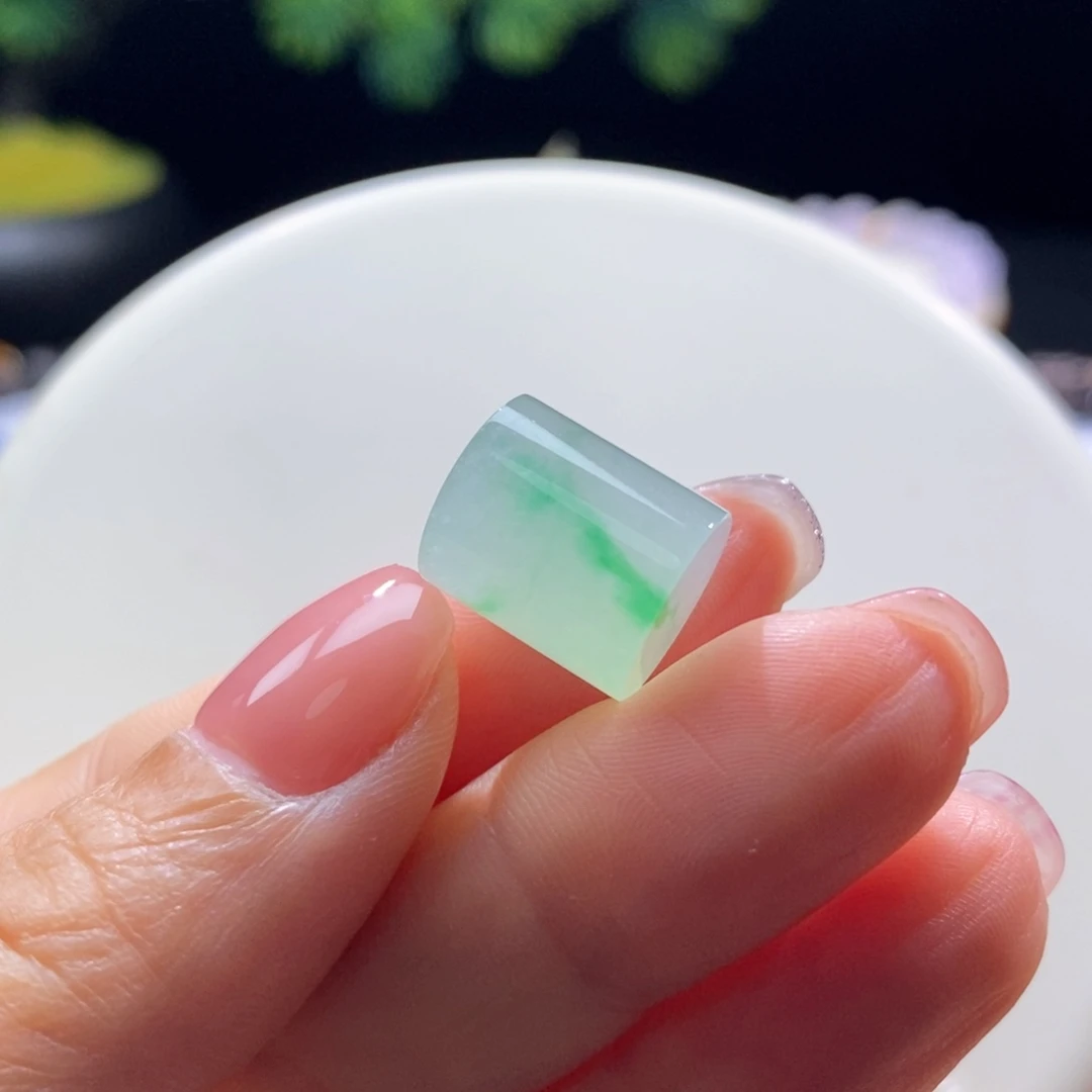 颈饰未镶嵌翡翠冰飘阳绿桶珠