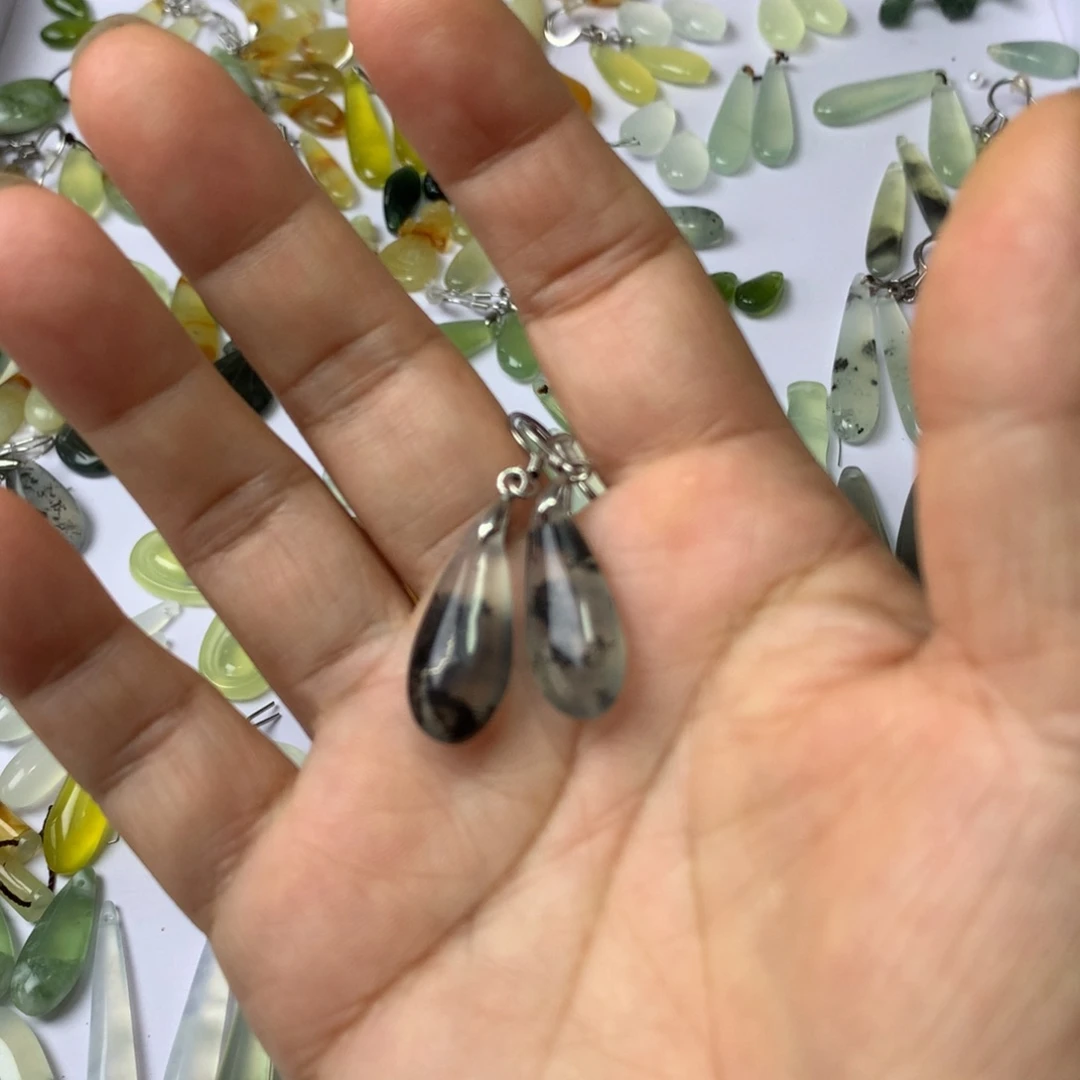 未镶嵌蛇纹石玉耳环