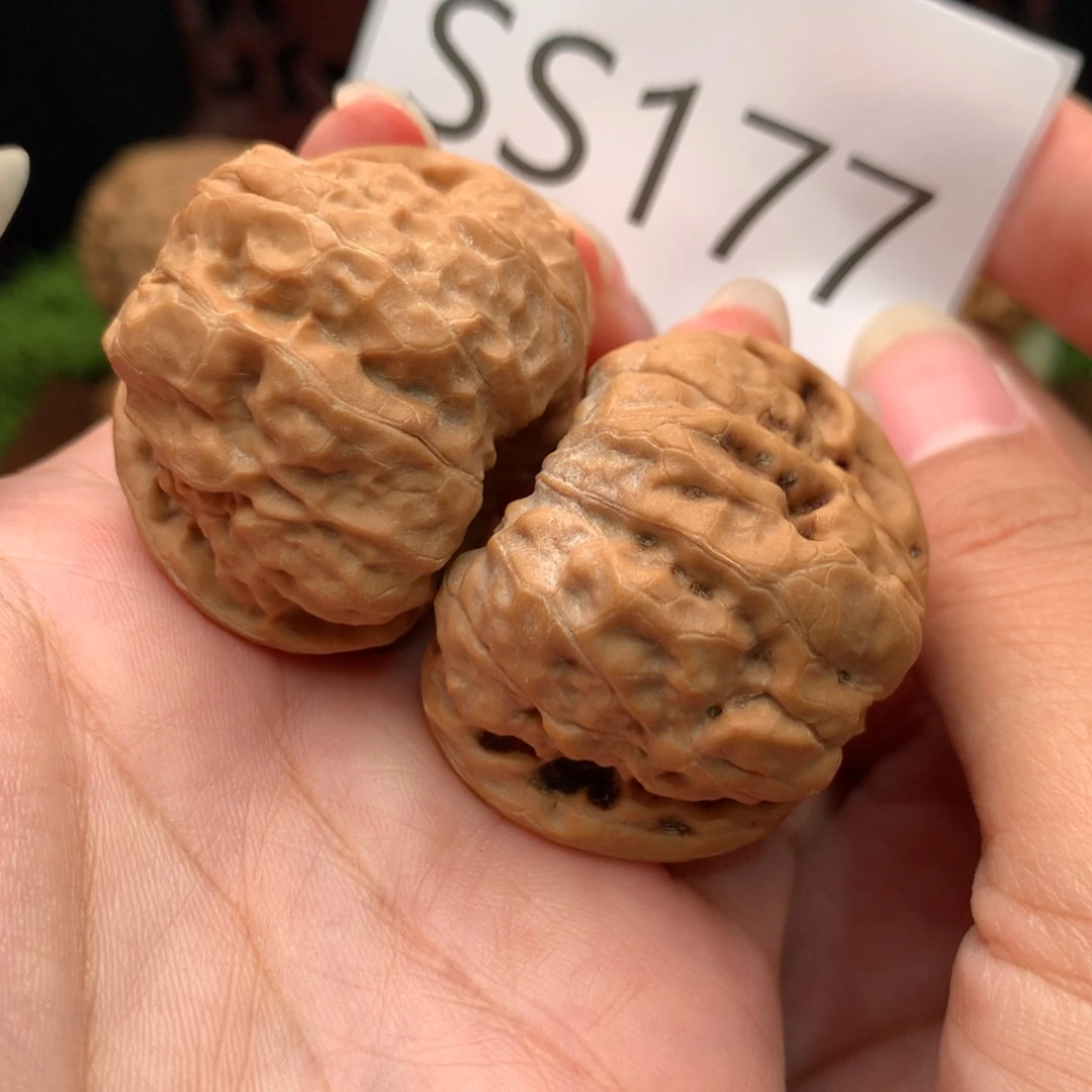 文玩核桃把件圆形荷叶大底蛤蟆头40