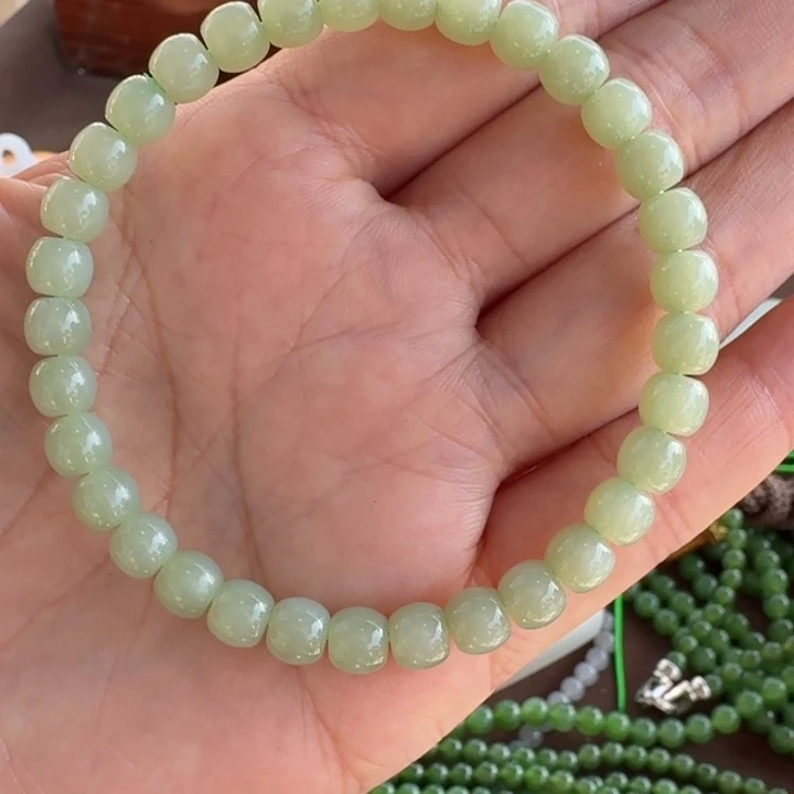 红***瑰和田玉未镶嵌颈饰