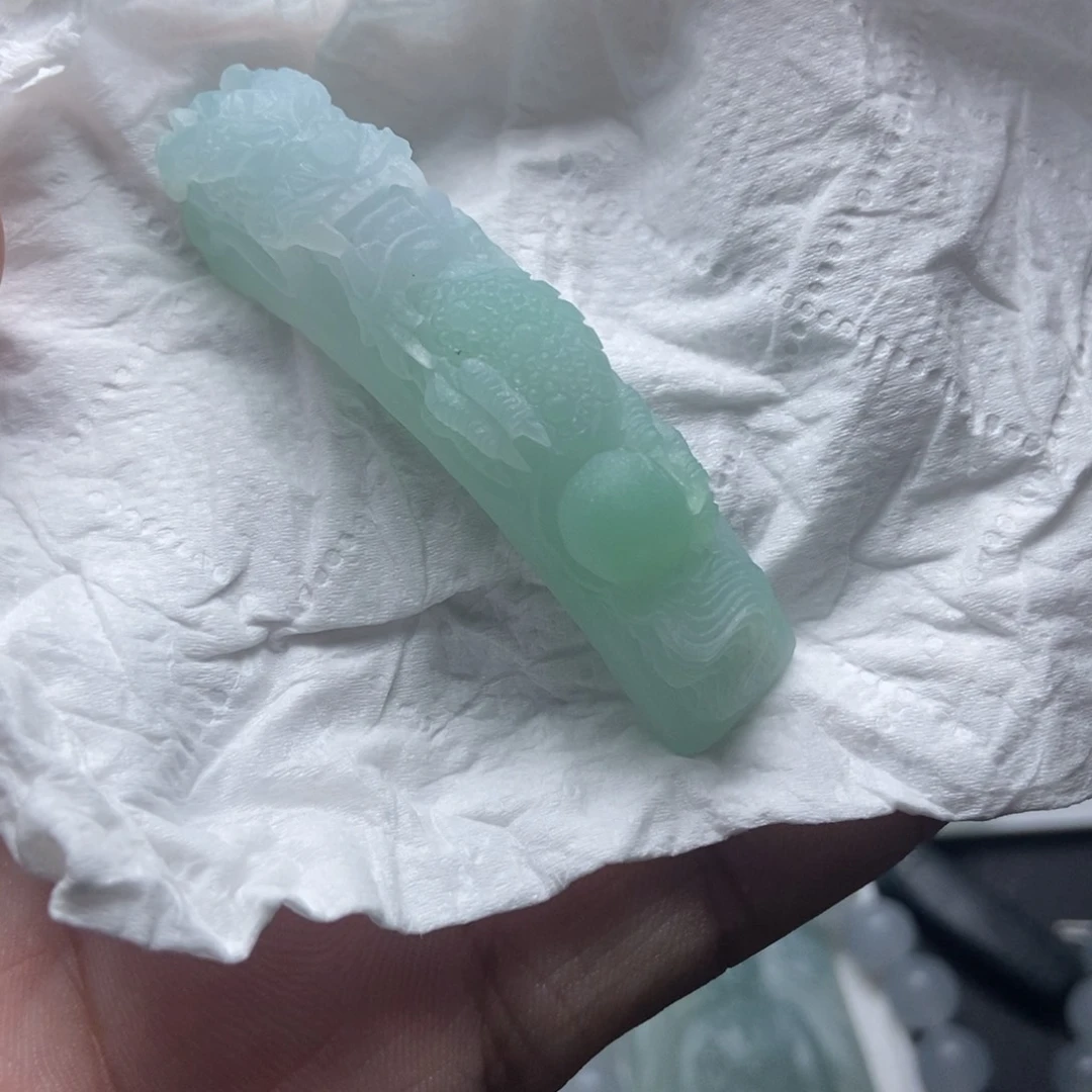 未镶嵌定制翡翠?***牛手牌