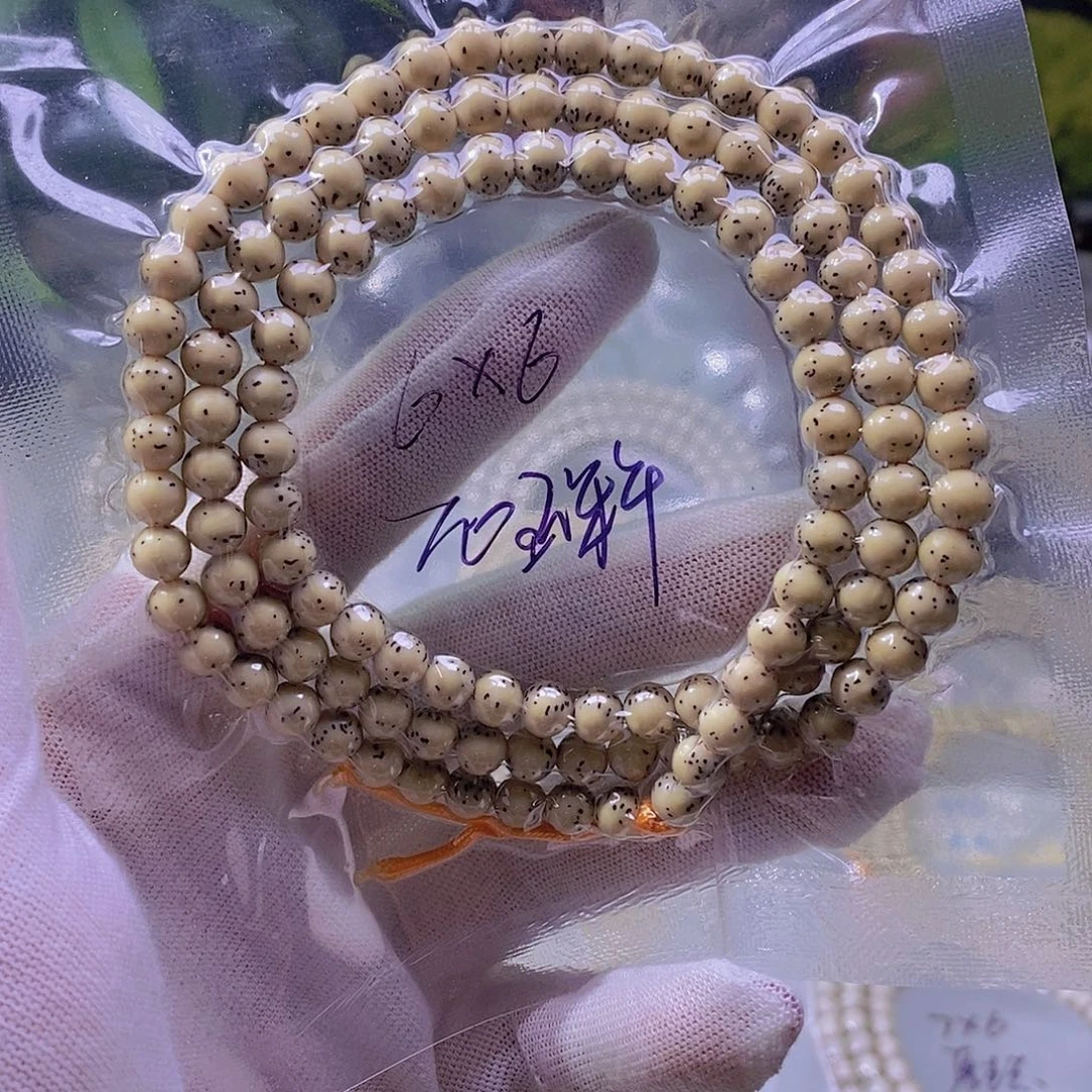 星月菩提吊坠金黄色