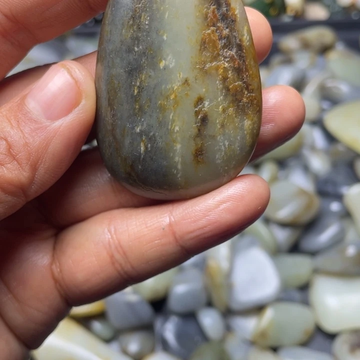 和田玉未镶嵌珠宝奇石